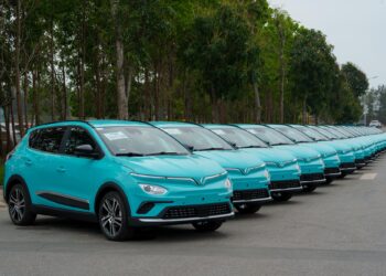 綠色出租車 GSM 和 VMI – 範一王先生的兩家私人公司上半年給 Vingroup 帶來了多少？