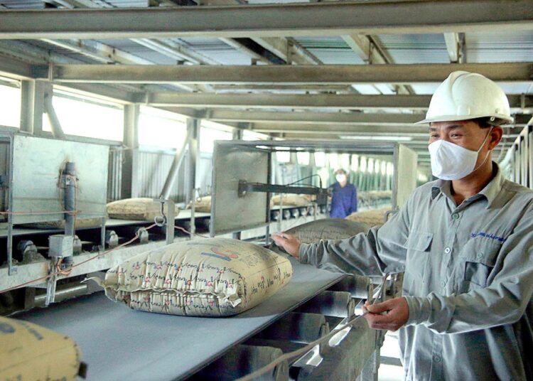 供給過剩，水泥業企業持續虧損